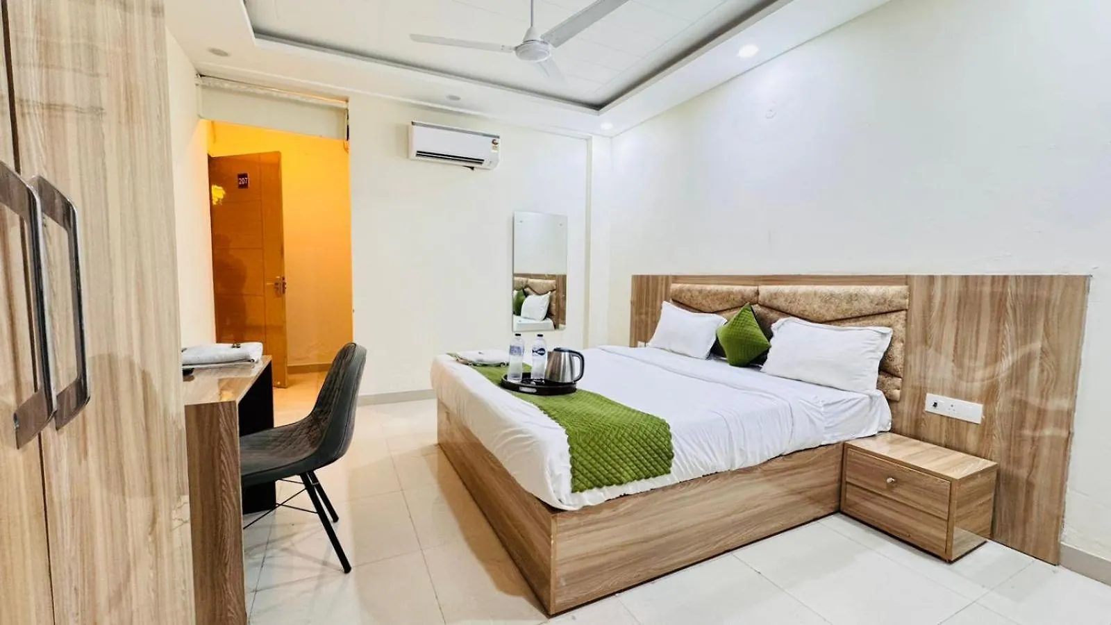 Hotel Sky Gurgaon 2*,