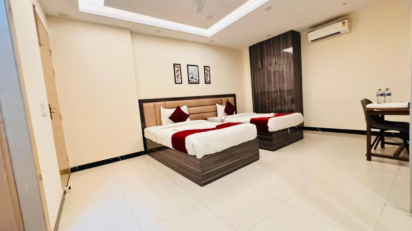 **  Hotel Sky Gurgaon Indien