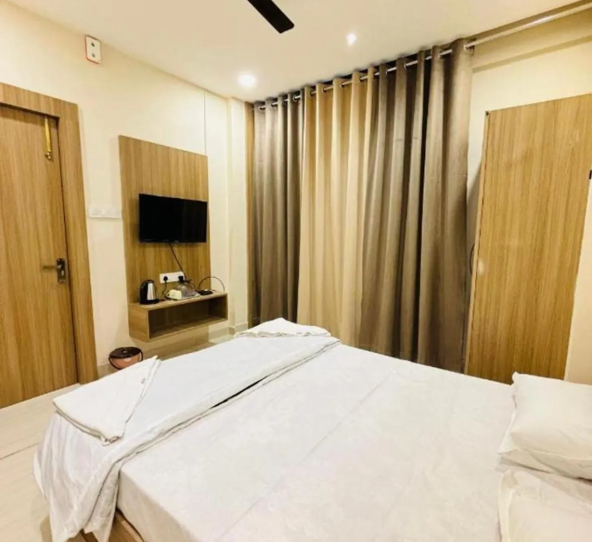 Hotel Sky Gurgaon