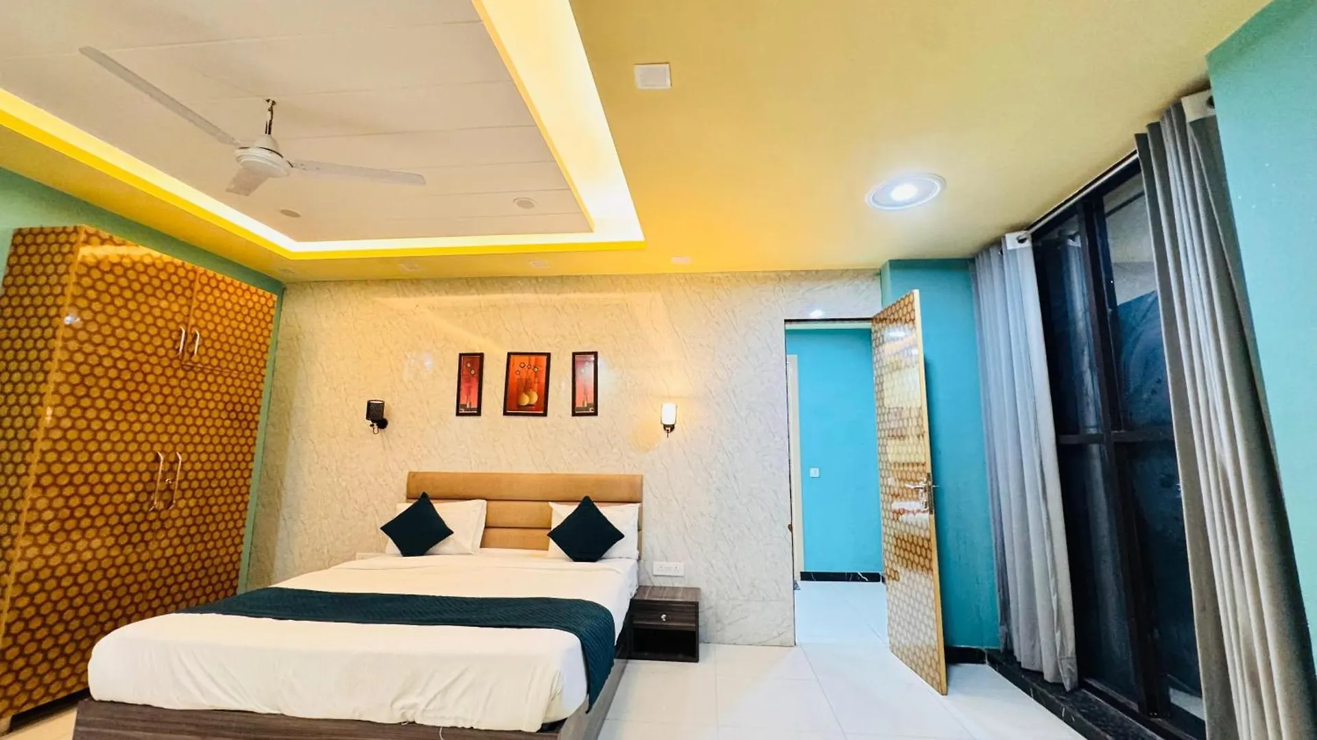 Hotel Sky Gurgaon 2*,